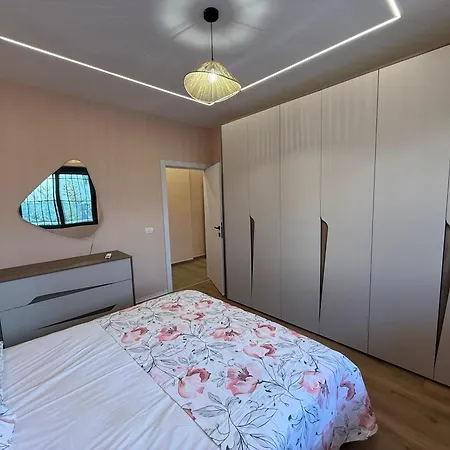 Ami - 40m From Appartement Golem (Tirana)